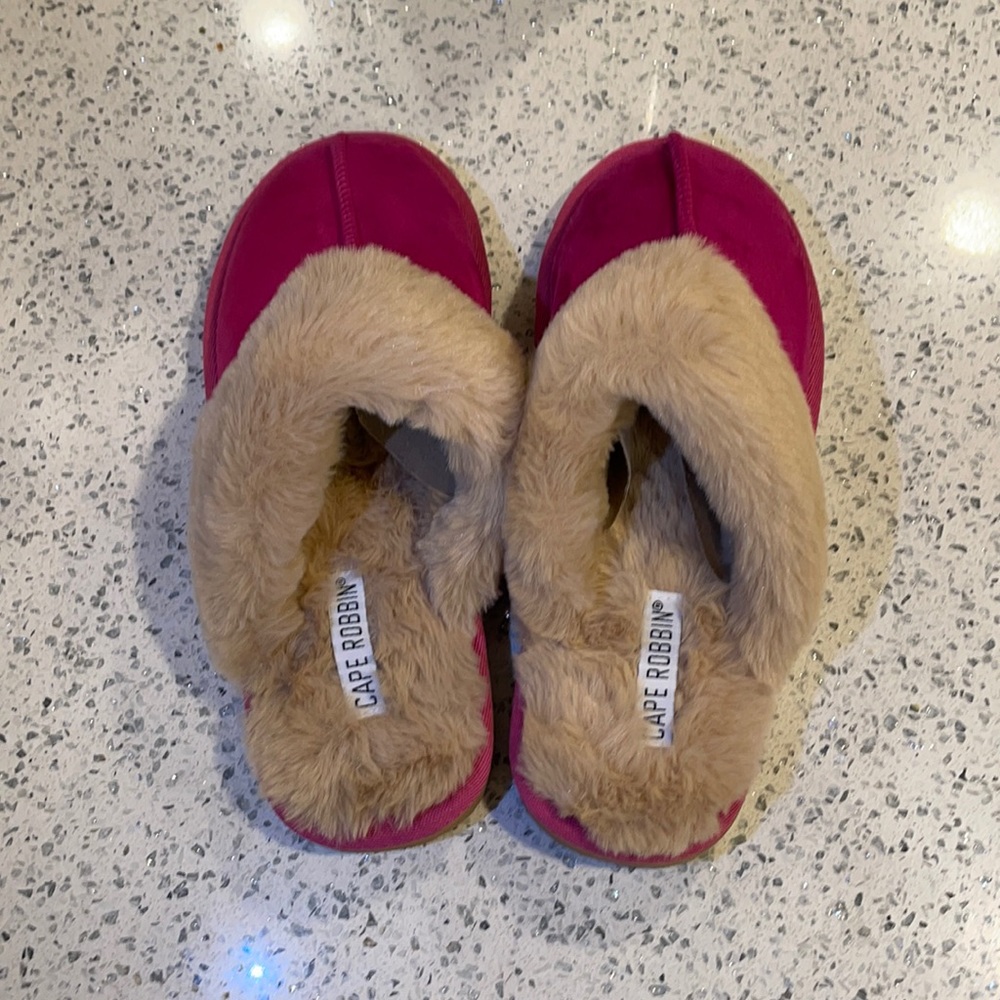 Cape Robbin Fuchsia Slippers
